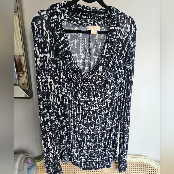 Micheal Kors Black and White Cowl Neck Top - 3x - Picture 5 of 5